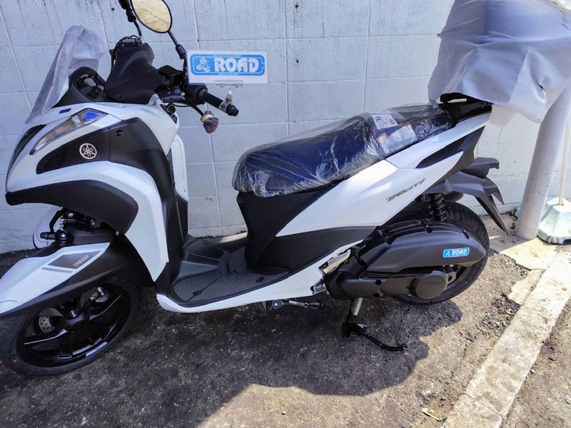 YAMAHAヤマハ【トリシティ125】白